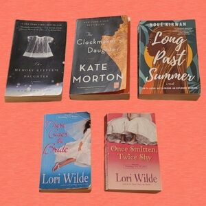 LOT OF 5 CONTEMPORARY ROMANCE BOOKS/ NOVEL ~ LORI WILDE ~ KATE MORTON